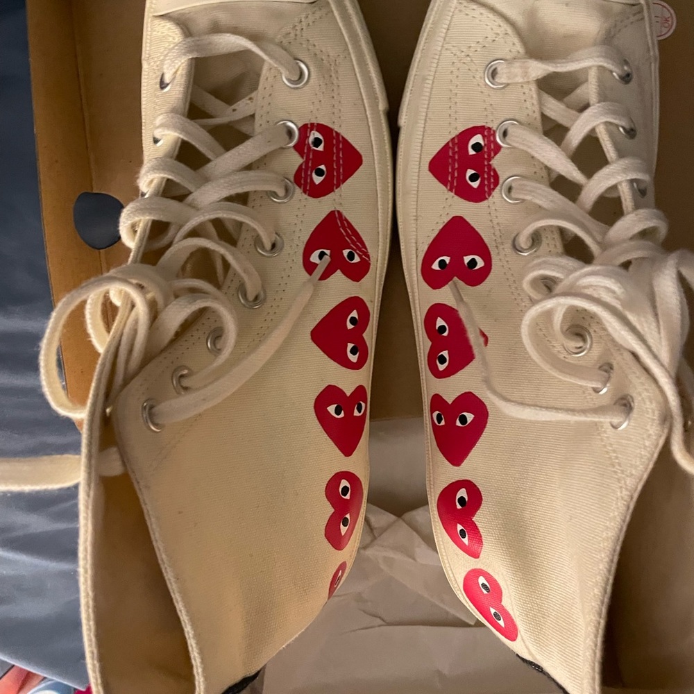 Commes Des Garçons White Shoes W/ Hearts